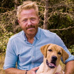 Fredrik Steen med sin valp.